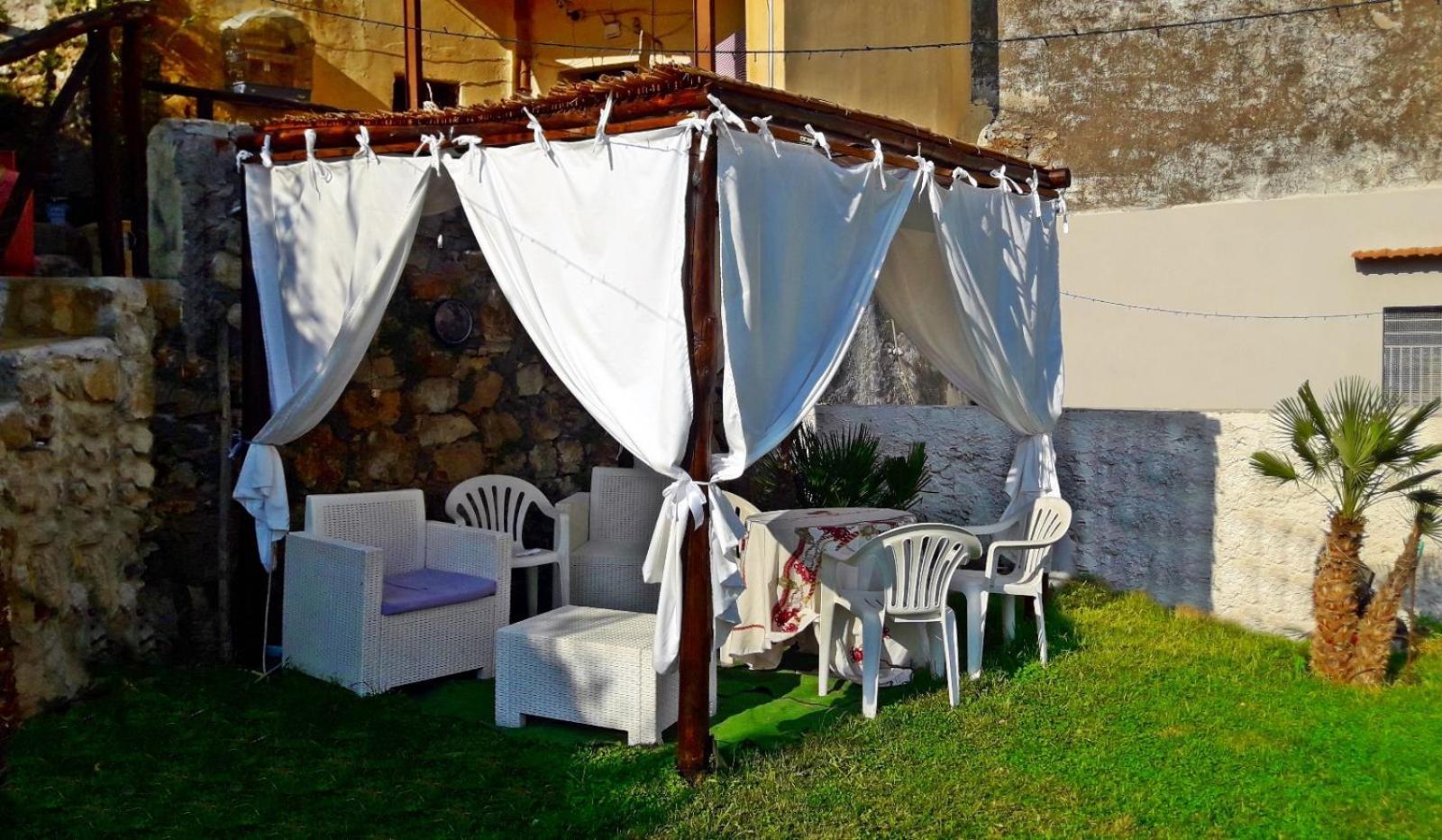 B&B Al Castello Di Lettere Bagian luar foto
